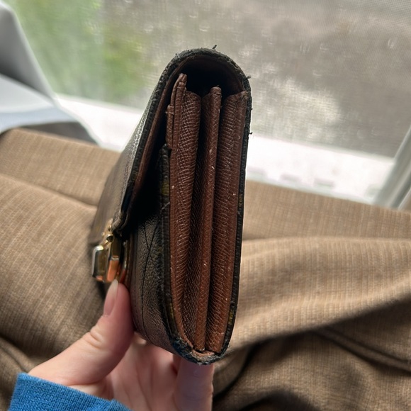 Vintage Louis Vuitton Monogram Etoile Sarah Wallet - Picture 4 of 11